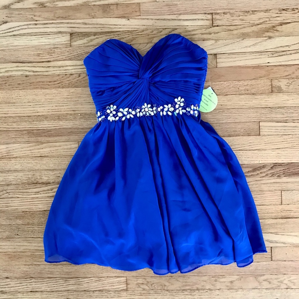 Masquerade Windsor brand prom dress size 3